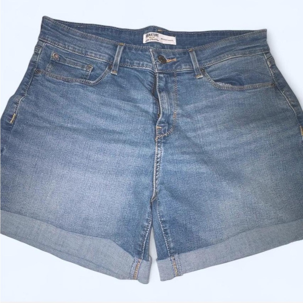 Levi’s mid rise denim shorts